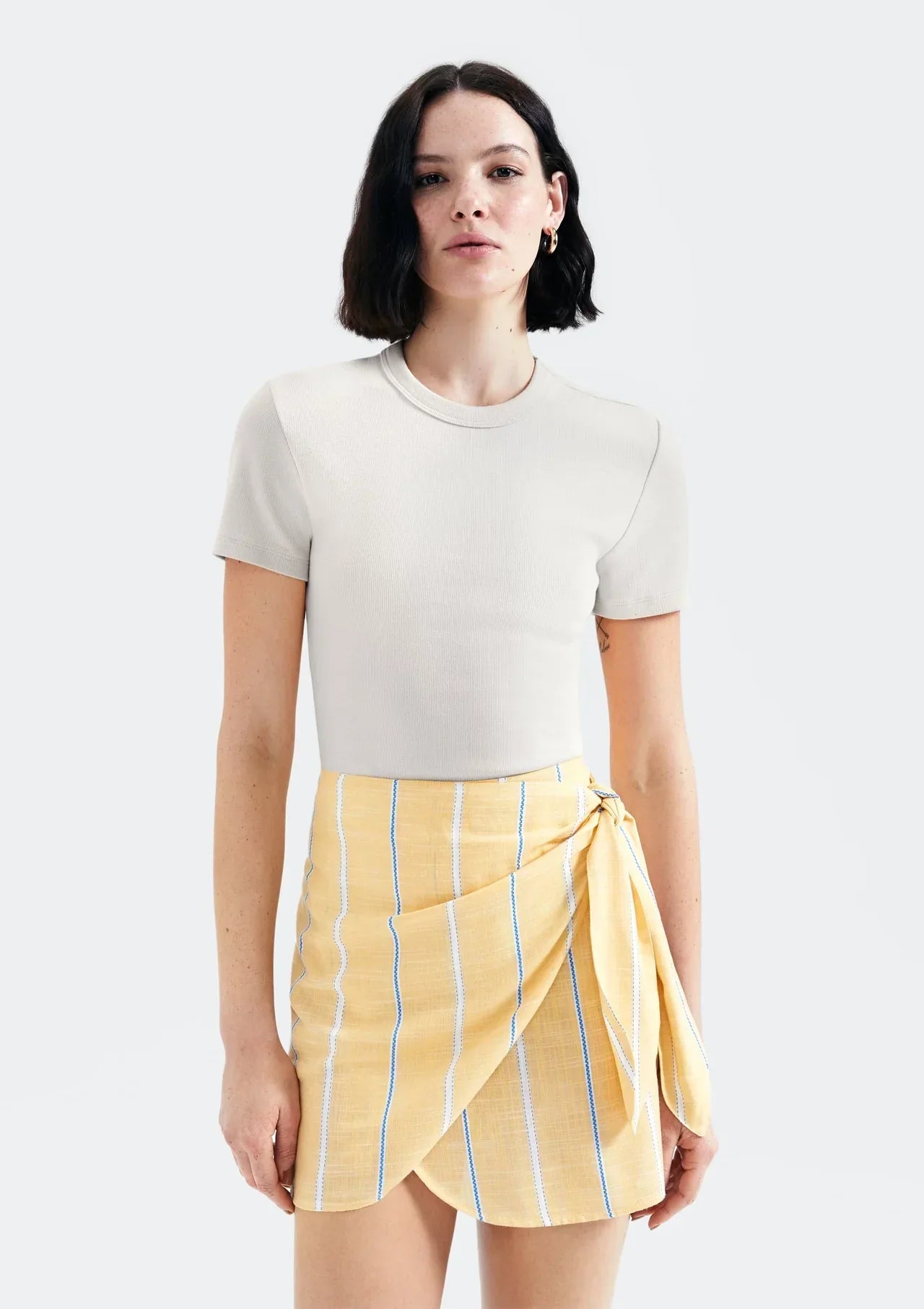 Blusa Feminina Manga Curta Slim em Ribana